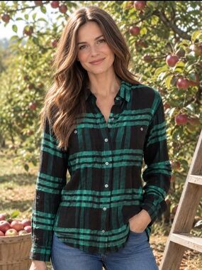 Banana Republic Women’s Emerald and Black button down shirt NWT size L